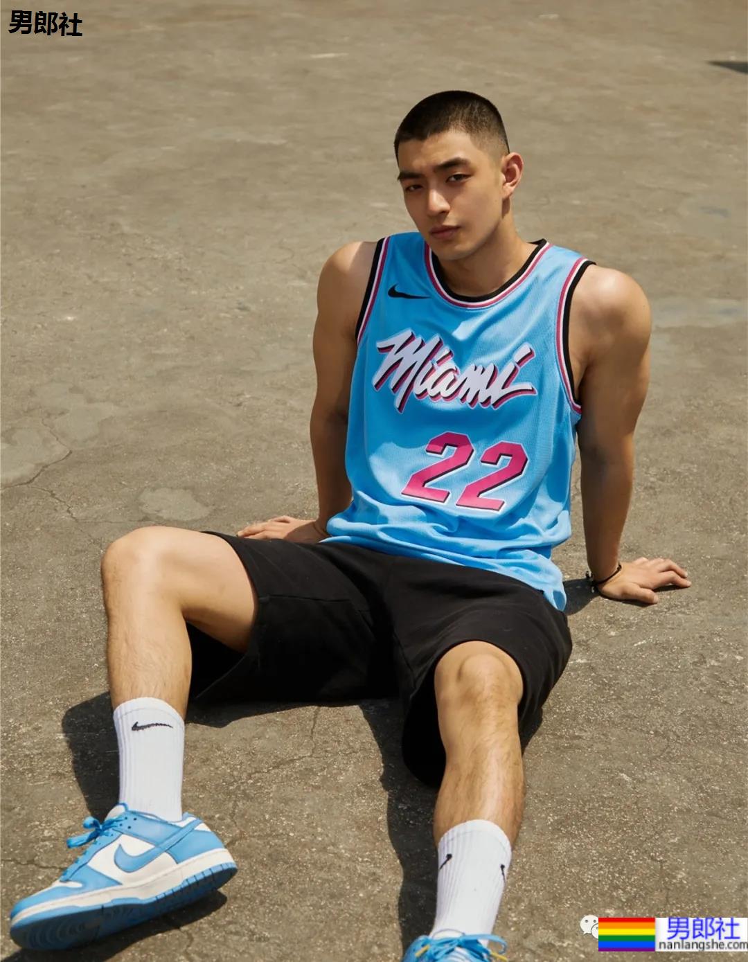 成都寸头篮球帅哥神似曲楚萧，这颜值身材绝了！ - 51虹马