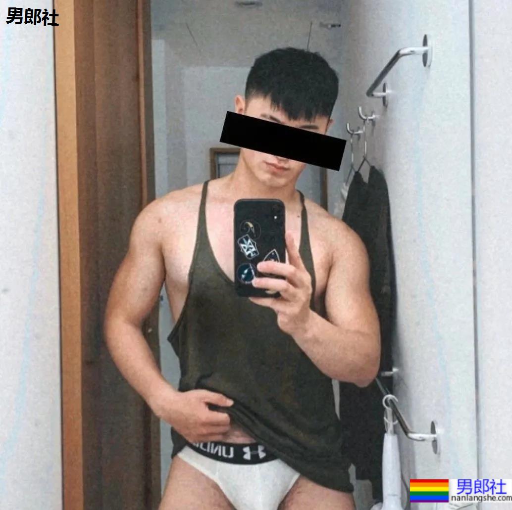 断眉黑泳裤小哥刷屏，这谁顶得住啊？-51虹马