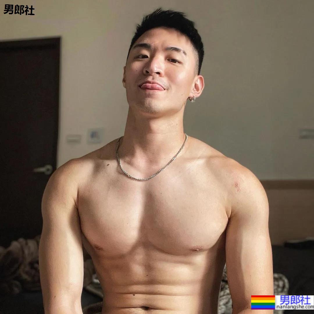 断眉黑泳裤小哥刷屏，这谁顶得住啊？ - 51虹马