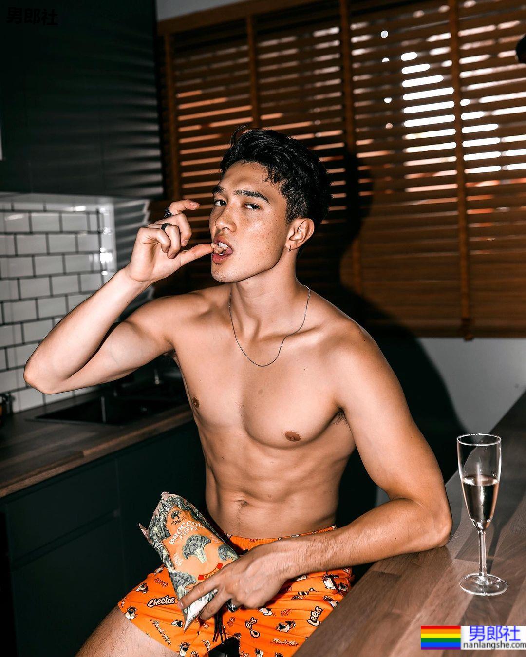 霸气神情锁定你!英泰运动鲜肉镇住你的心:Liam J. Ward - 51虹马 霸气神情锁定你!英泰运动鲜肉镇住你的心:Liam J. Ward - 51虹马