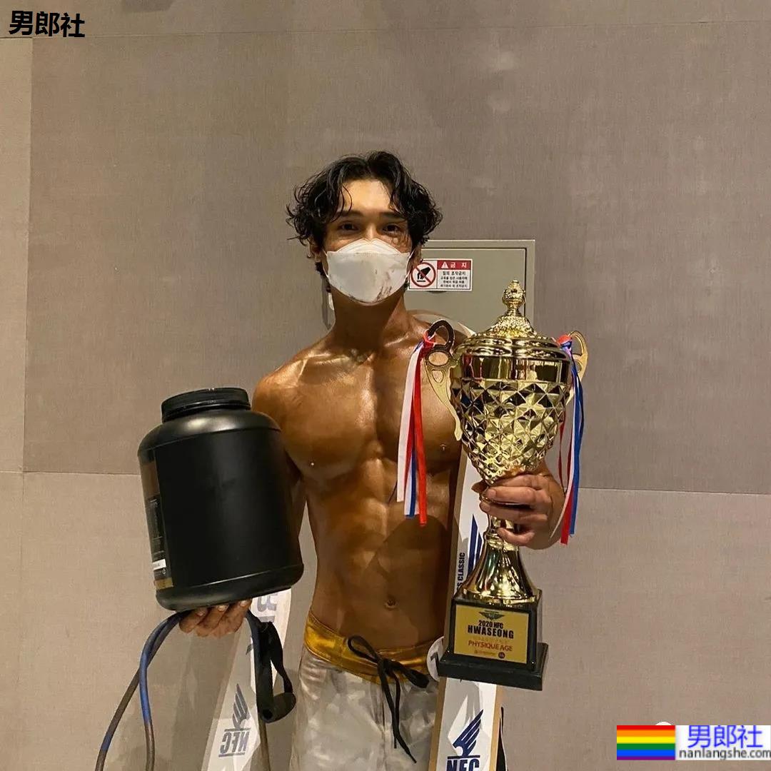 天啦!肌肉男菩萨火了,网友们都炸开锅了! - 51虹马 天啦!肌肉男菩萨火了,网友们都炸开锅了! - 51虹马