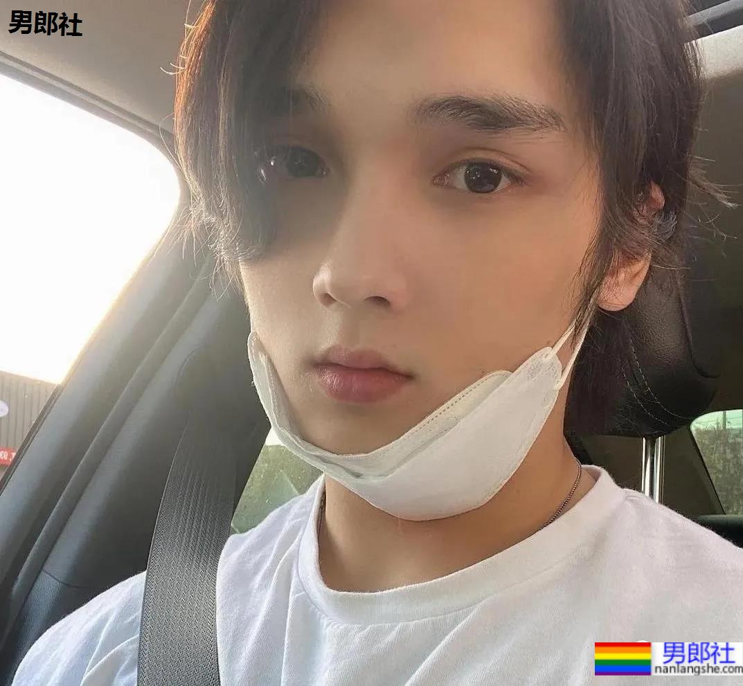 天啦!肌肉男菩萨火了,网友们都炸开锅了! - 51虹马 天啦!肌肉男菩萨火了,网友们都炸开锅了! - 51虹马