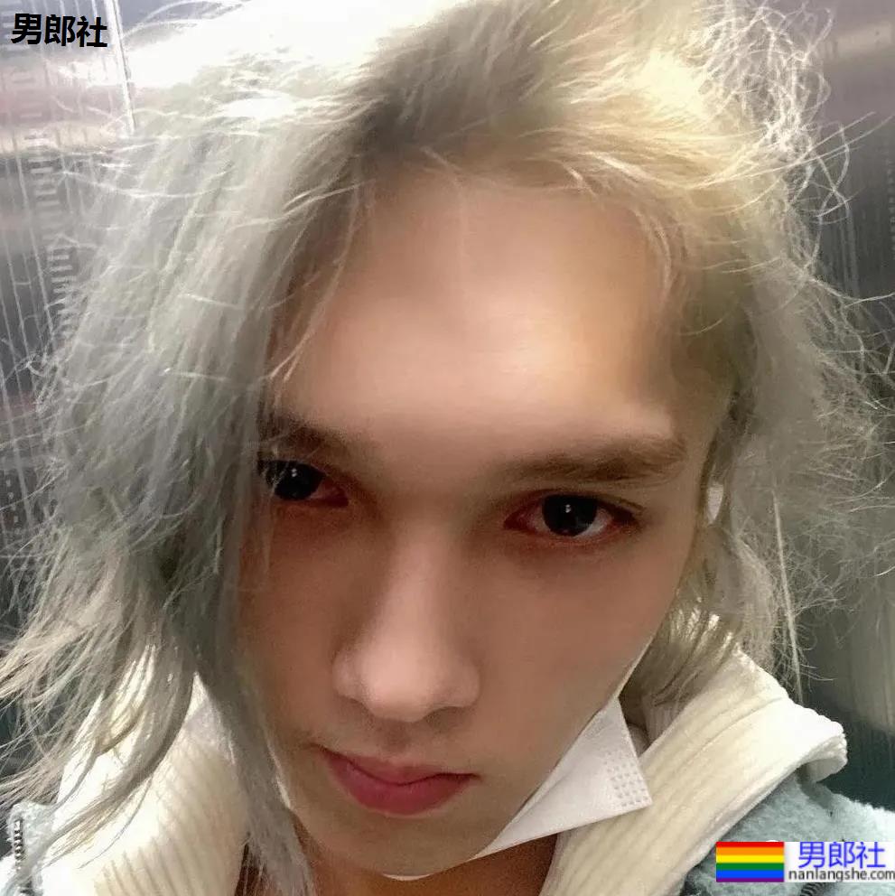 天啦!肌肉男菩萨火了,网友们都炸开锅了! - 51虹马 天啦!肌肉男菩萨火了,网友们都炸开锅了! - 51虹马