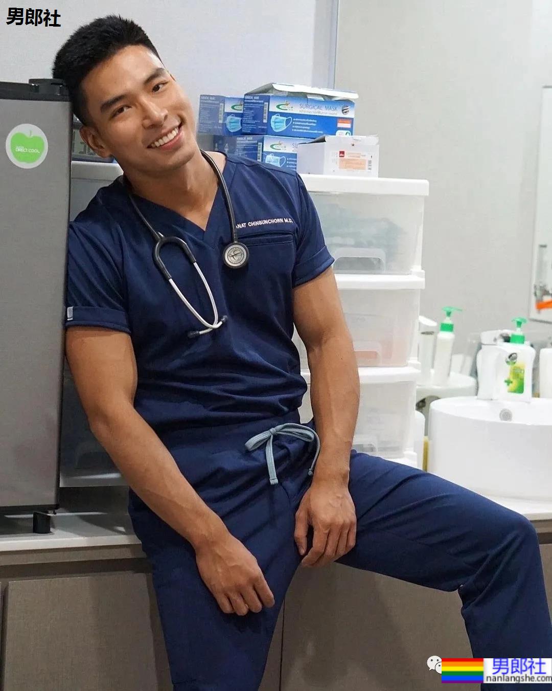 泰国医生帅哥不仅炼出了完美肌肉身材，而且还有肌肉男友 - 51虹马