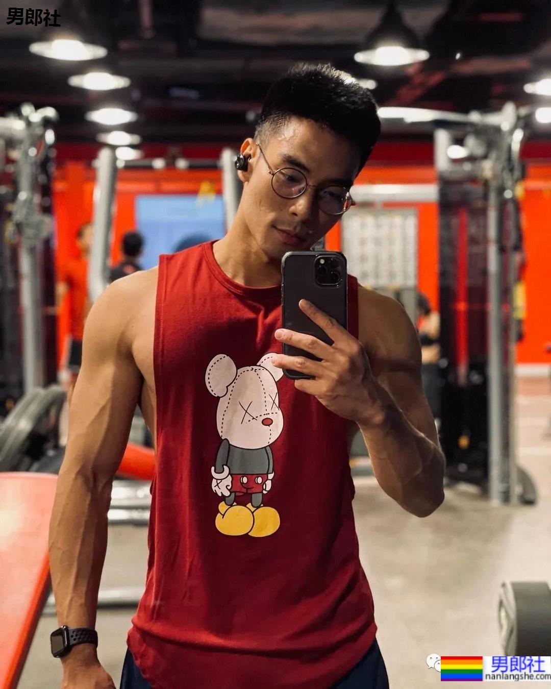 泰国医生帅哥不仅炼出了完美肌肉身材，而且还有肌肉男友 - 51虹马