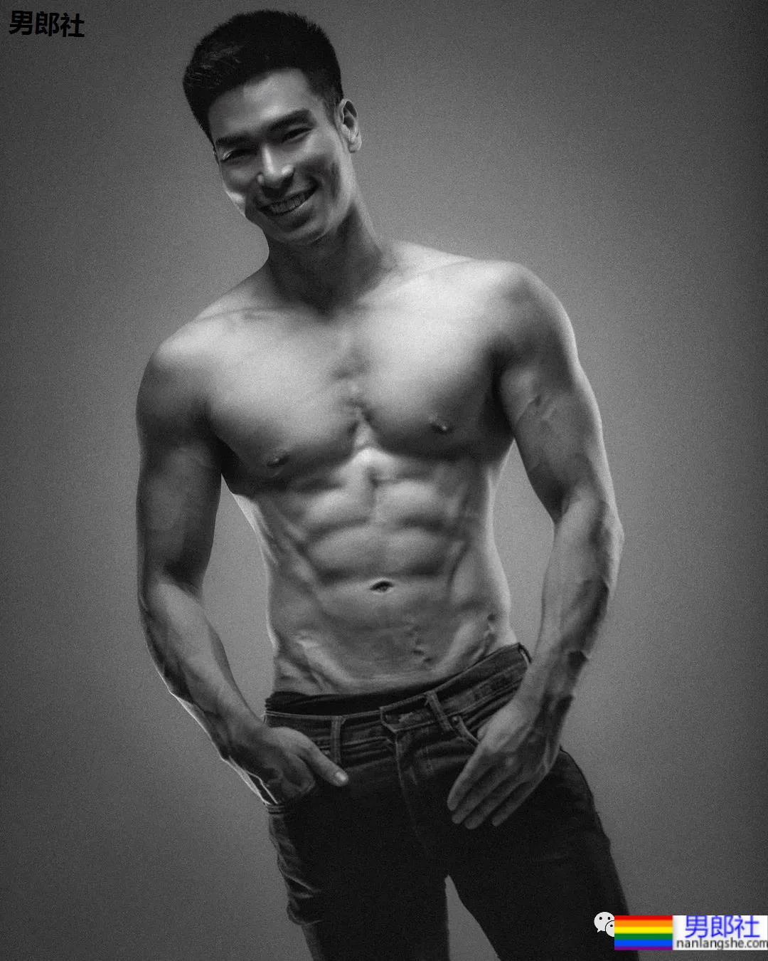 泰国医生帅哥不仅炼出了完美肌肉身材，而且还有肌肉男友 - 51虹马