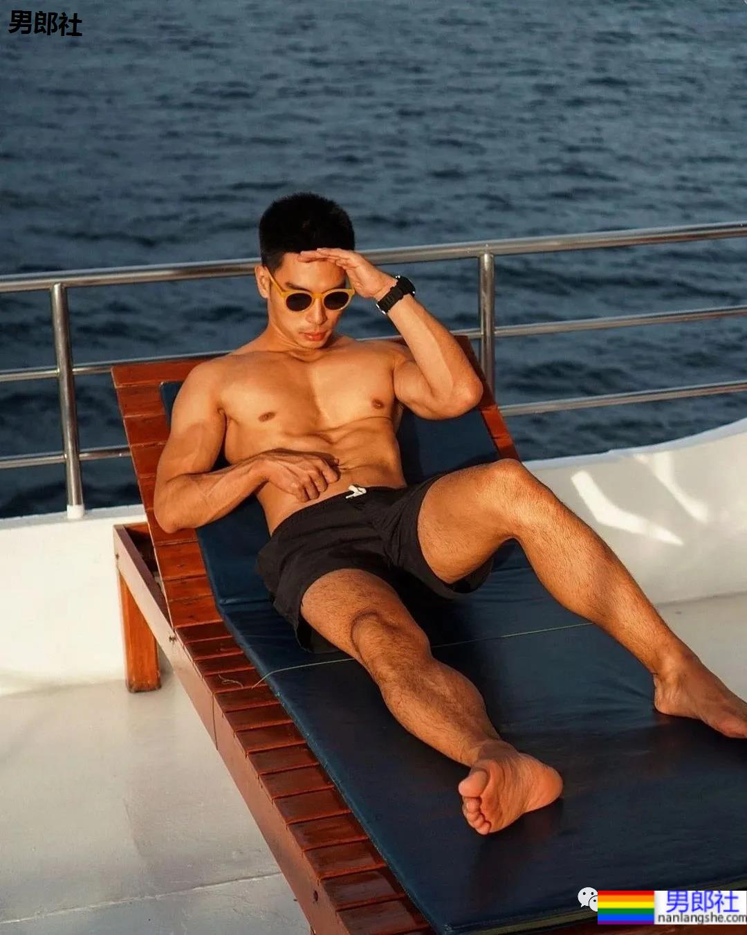 泰国医生帅哥不仅炼出了完美肌肉身材，而且还有肌肉男友 - 51虹马