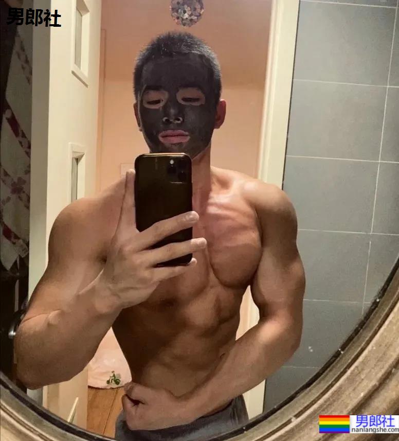 筋肉小哥因太帅在地铁上被抓拍爆红推特 - 51虹马