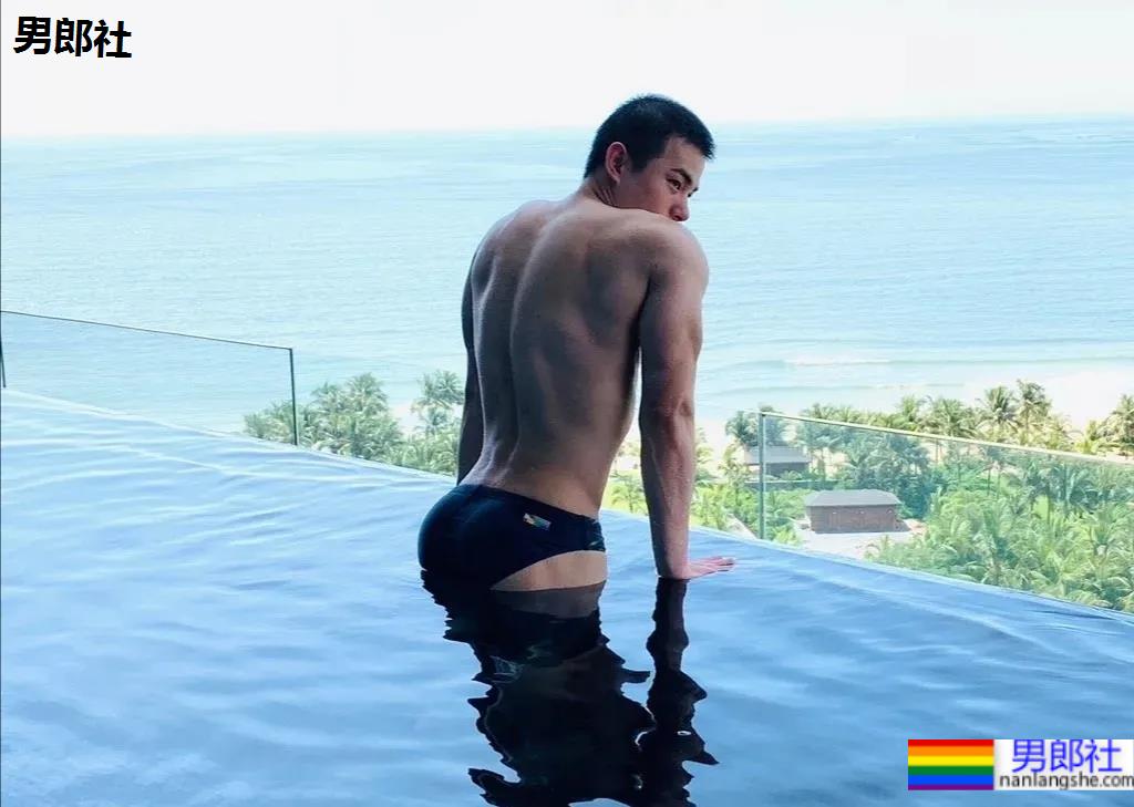 筋肉小哥因太帅在地铁上被抓拍爆红推特 - 51虹马