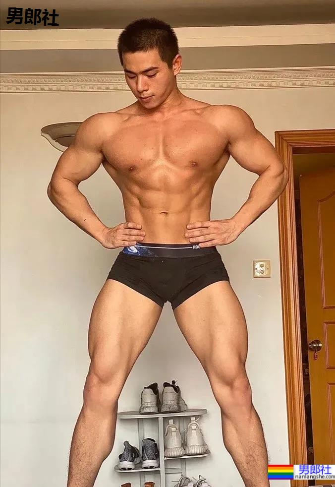 筋肉小哥因太帅在地铁上被抓拍爆红推特 - 51虹马