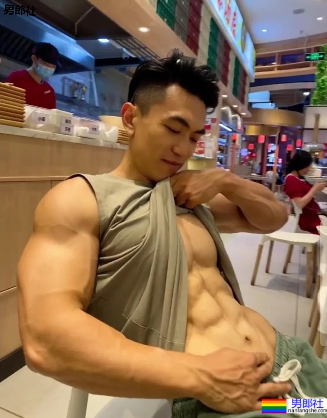 被误认为是肌肉快车司机,他的真实身份吓傻网友 - 51虹马 被误认为是肌肉快车司机,他的真实身份吓傻网友 - 51虹马