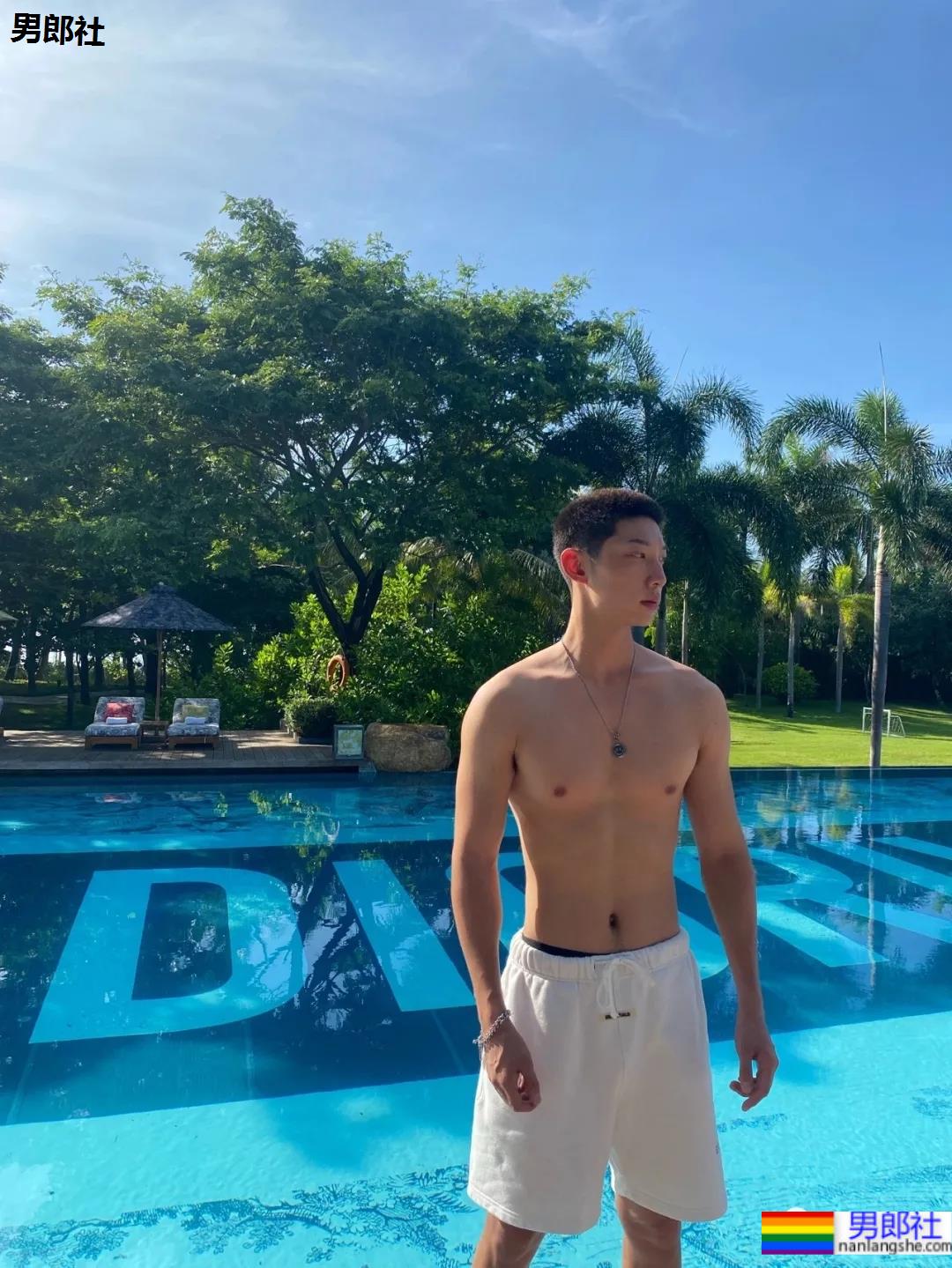 193CM大长腿泳池寸头肌肉小哥，是夏天的味道！-51虹马