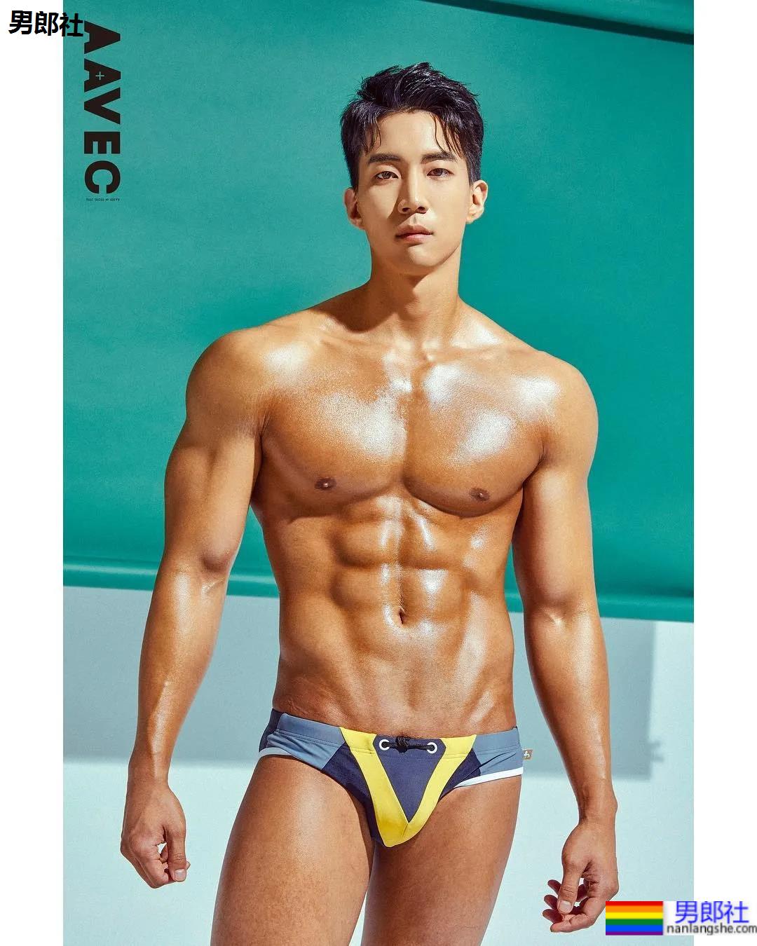 肌肉小哥穿阿玛尼内裤拍写真，这身材太可了！ - 51虹马