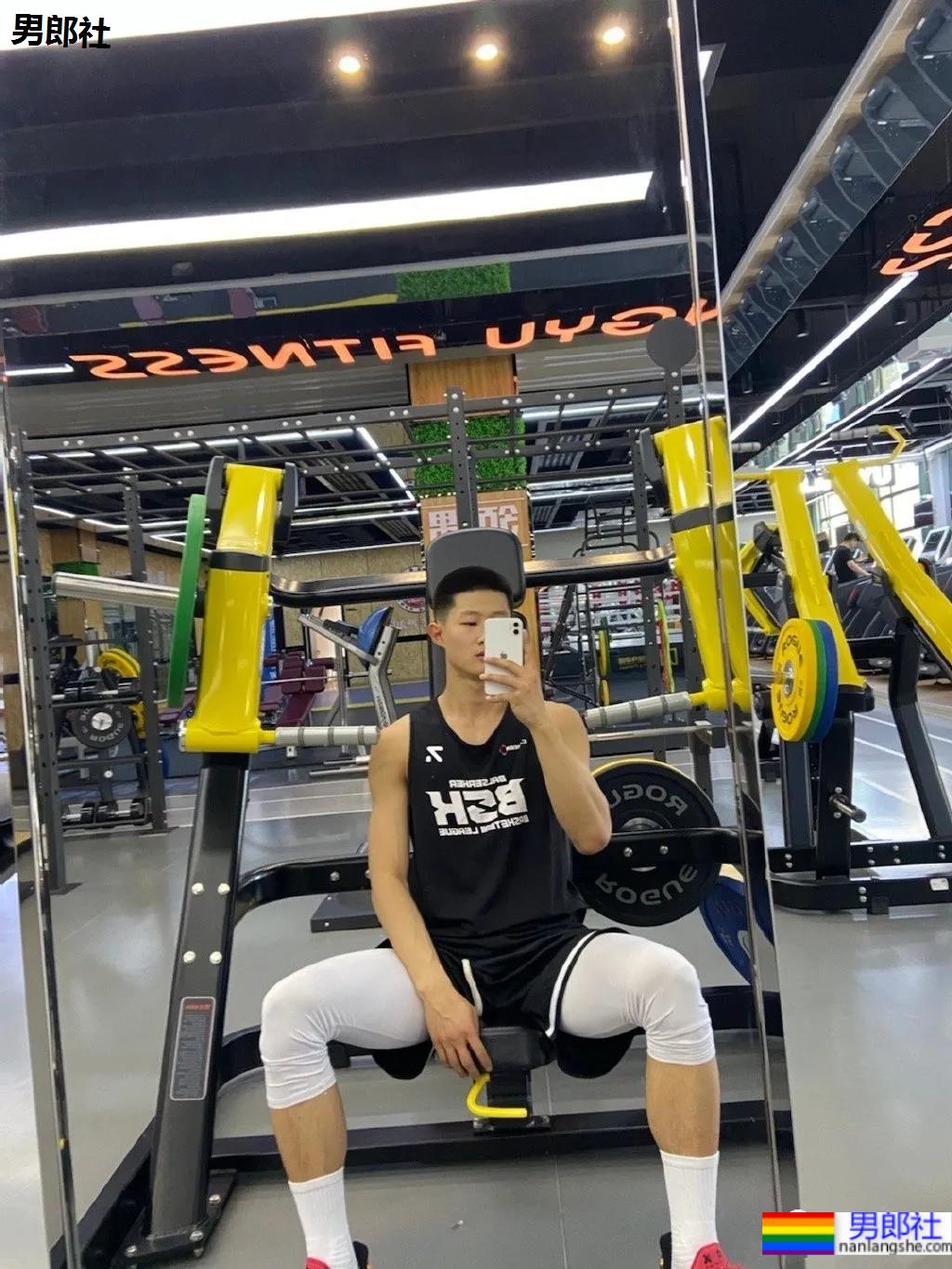 抓拍篮球体育生，寸头男孩流汗的样子太A了！ - 51虹马