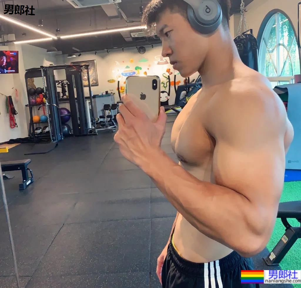 肌肉Boy每一个瞬间都可以当做摄影大片 - 51虹马