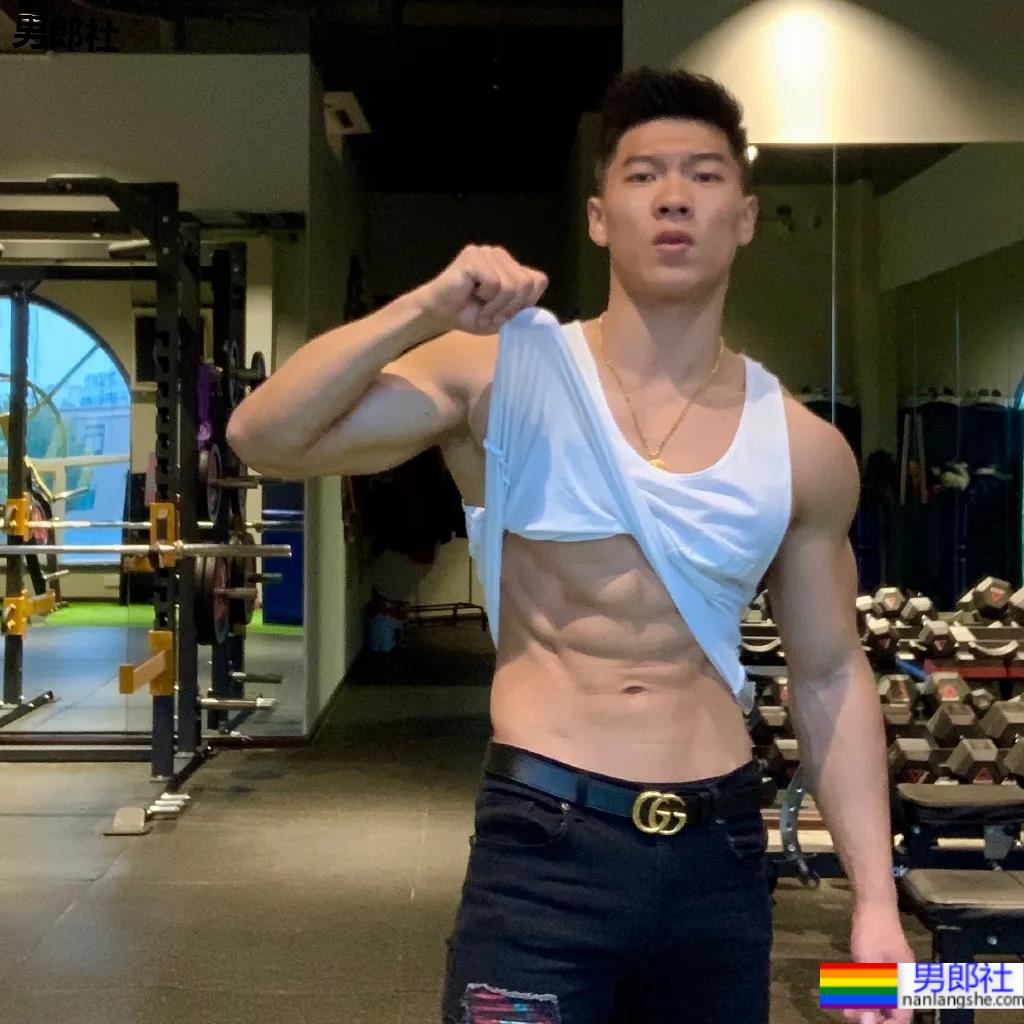 肌肉Boy每一个瞬间都可以当做摄影大片 - 51虹马