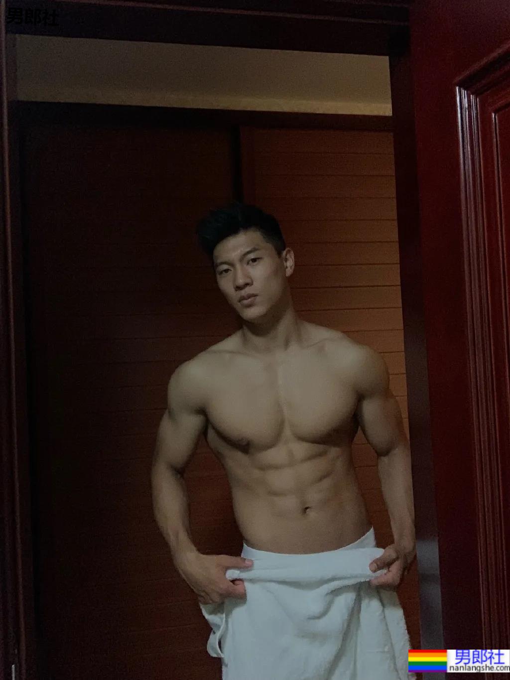 肌肉Boy每一个瞬间都可以当做摄影大片 - 51虹马