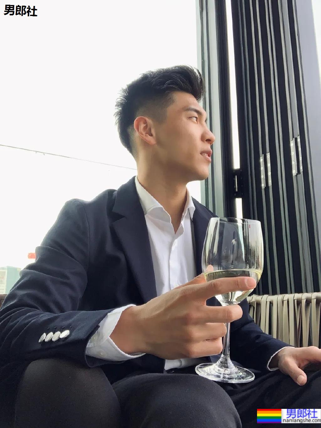 肌肉Boy每一个瞬间都可以当做摄影大片 - 51虹马