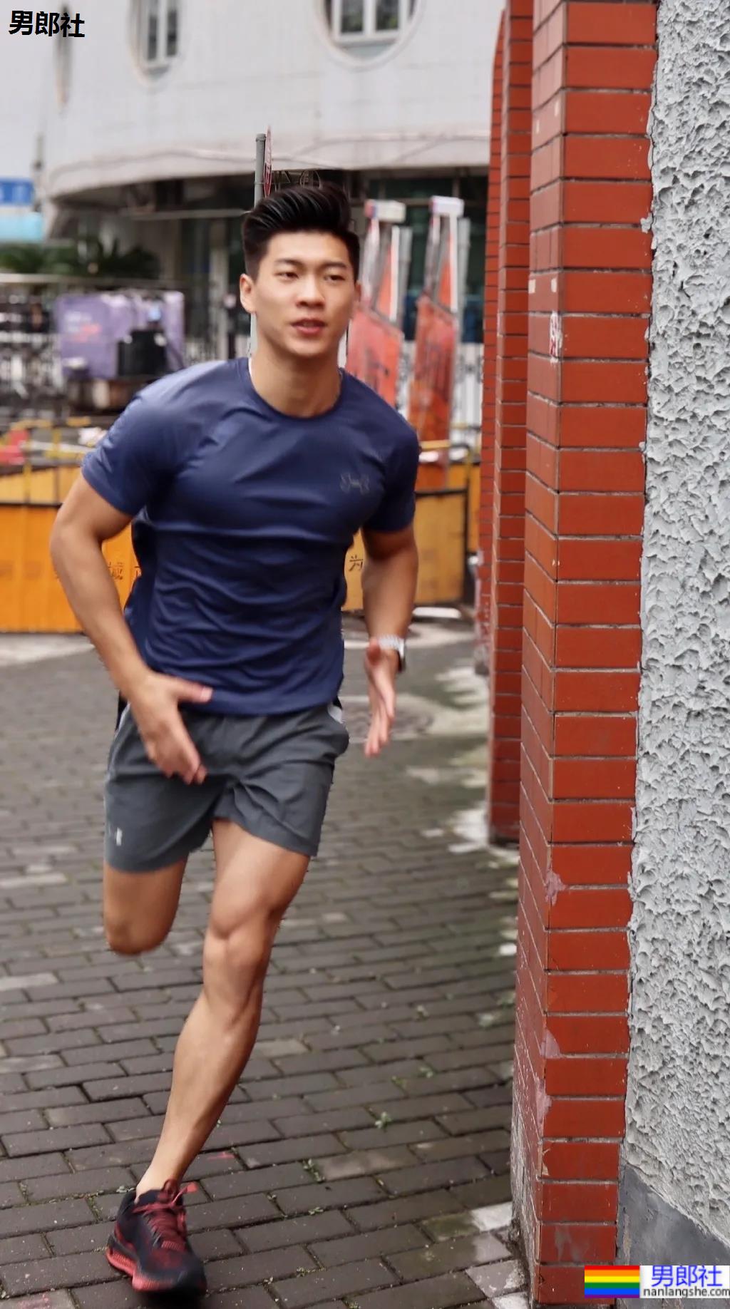 肌肉Boy每一个瞬间都可以当做摄影大片 - 51虹马