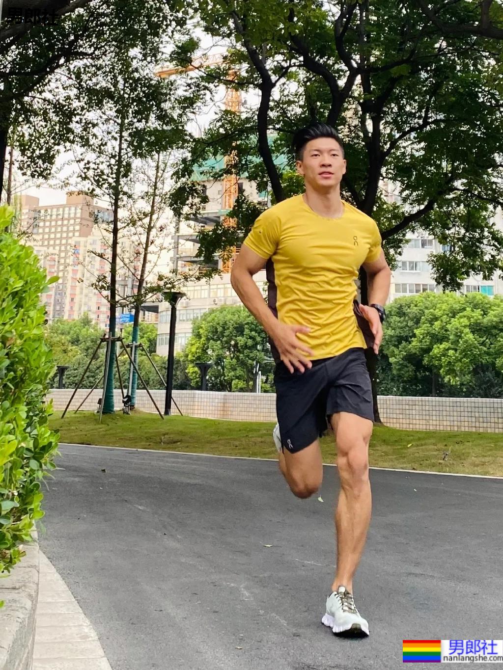 肌肉Boy每一个瞬间都可以当做摄影大片 - 51虹马