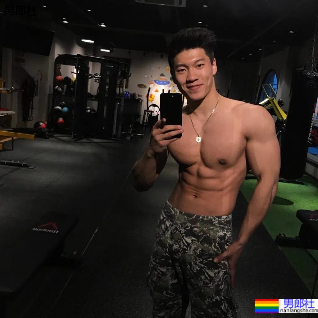 肌肉Boy每一个瞬间都可以当做摄影大片 - 51虹马
