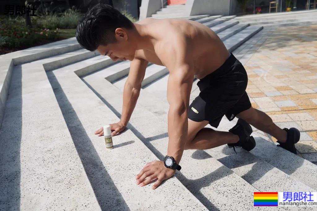 肌肉Boy每一个瞬间都可以当做摄影大片 - 51虹马