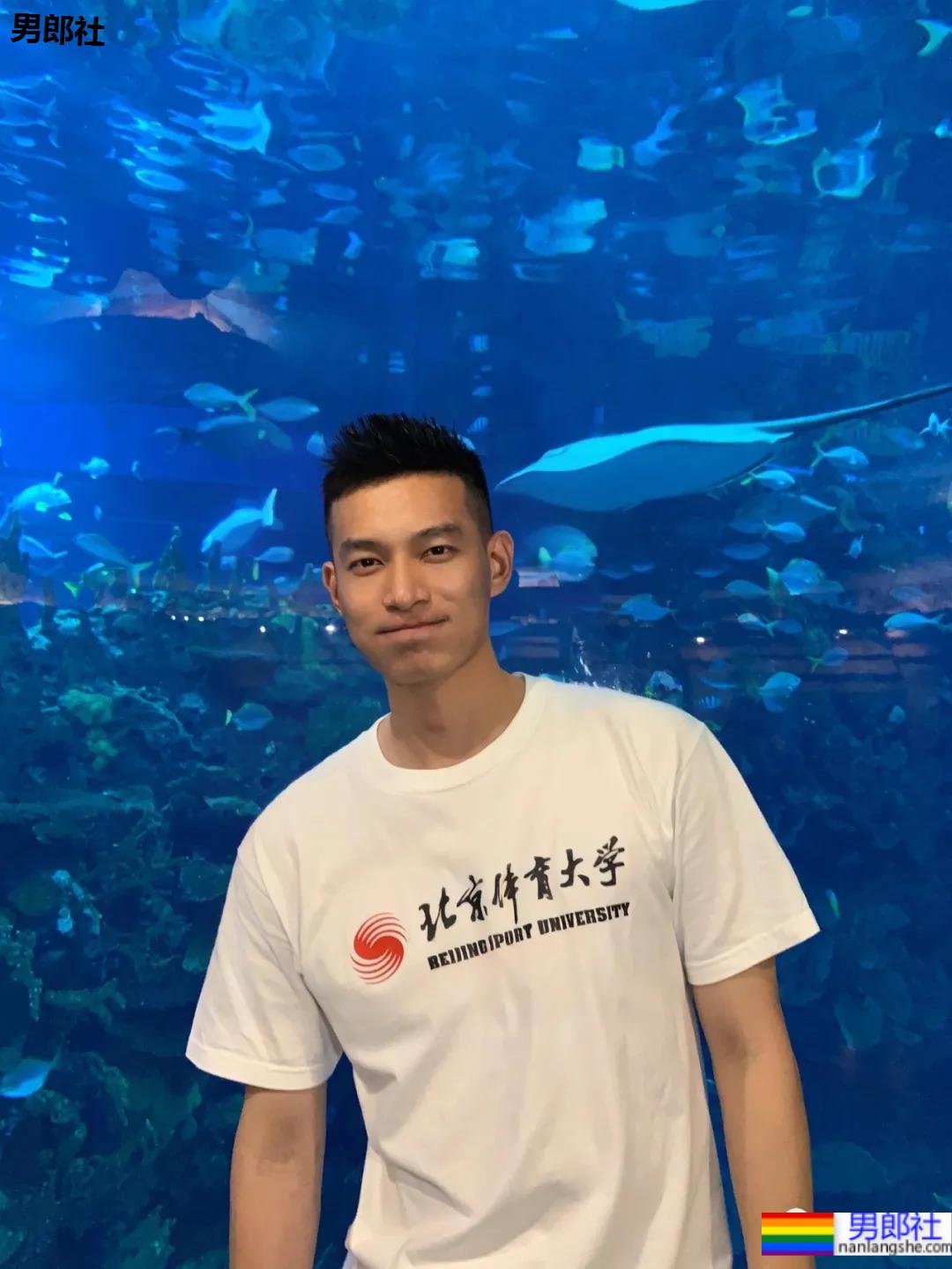 寸头体育生“不守男德”自拍火了，186高鼻梁运动帅哥不只是腿长！ - 51虹马