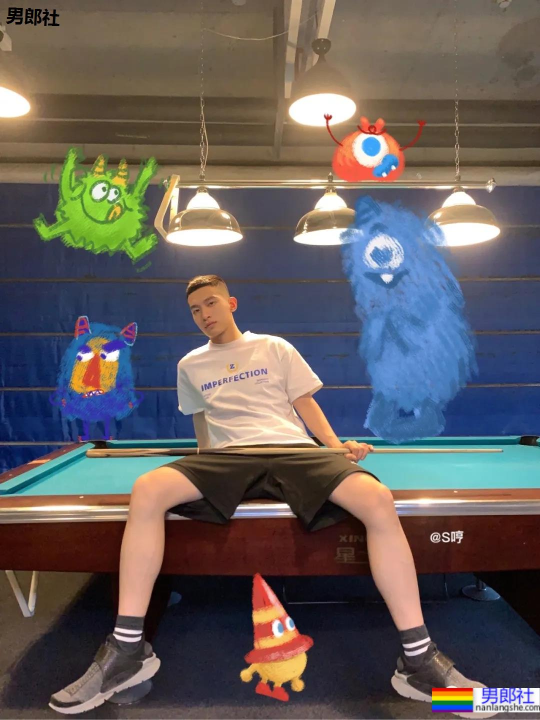 寸头体育生“不守男德”自拍火了，186高鼻梁运动帅哥不只是腿长！ - 51虹马