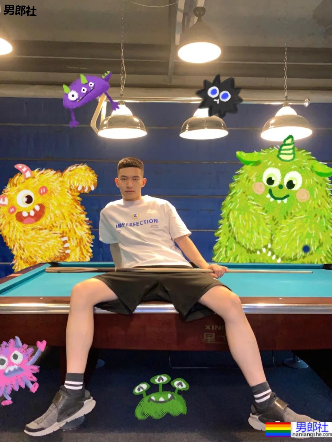 寸头体育生“不守男德”自拍火了，186高鼻梁运动帅哥不只是腿长！ - 51虹马