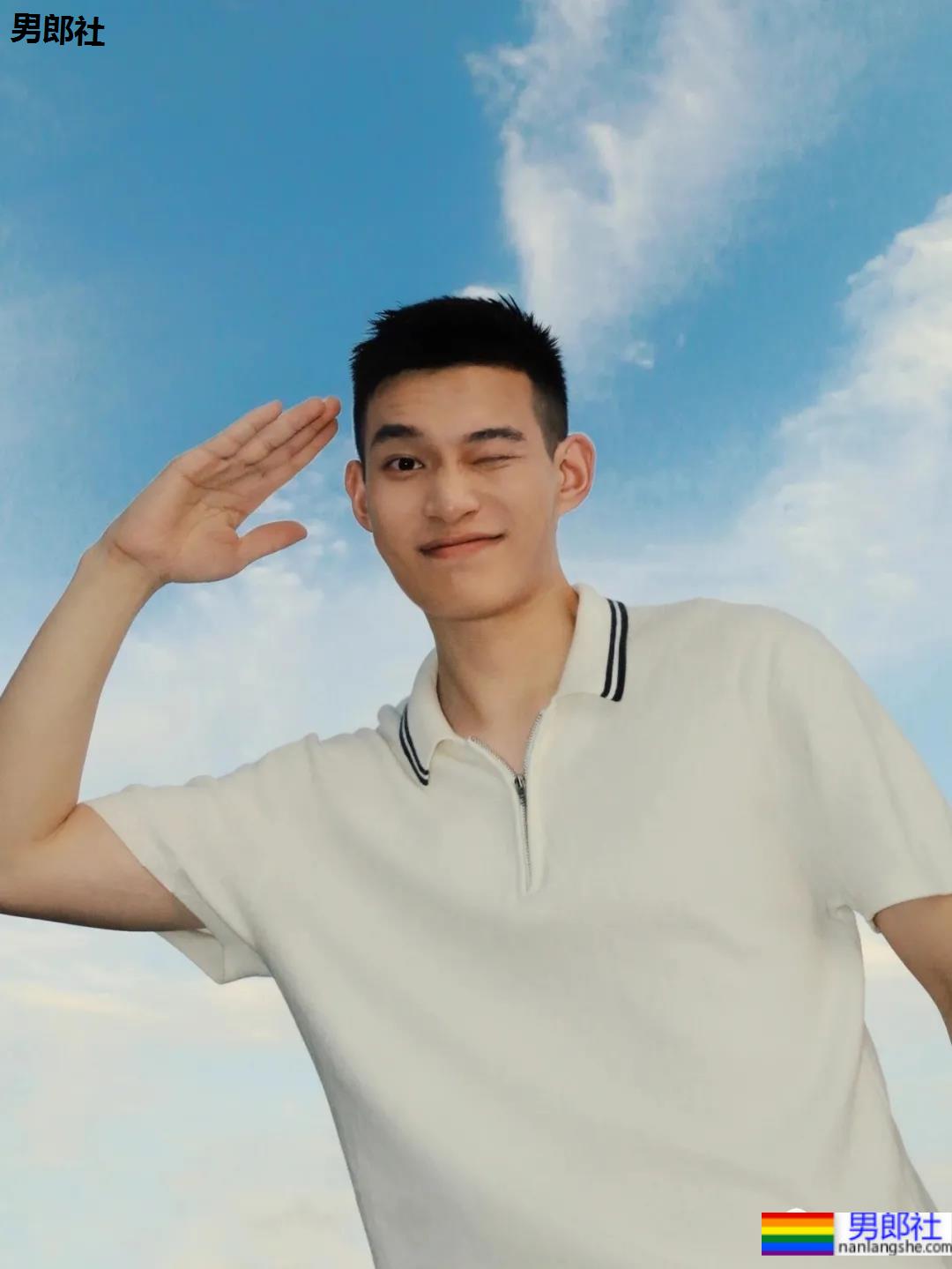 寸头体育生“不守男德”自拍火了，186高鼻梁运动帅哥不只是腿长！ - 51虹马