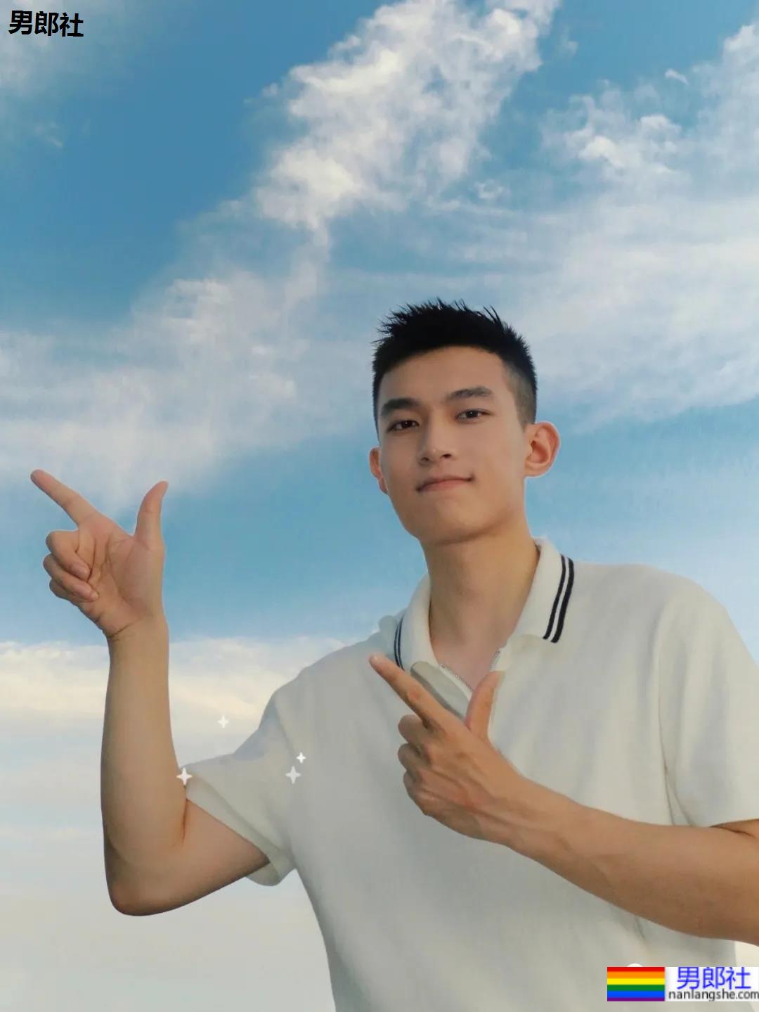 寸头体育生“不守男德”自拍火了，186高鼻梁运动帅哥不只是腿长！ - 51虹马