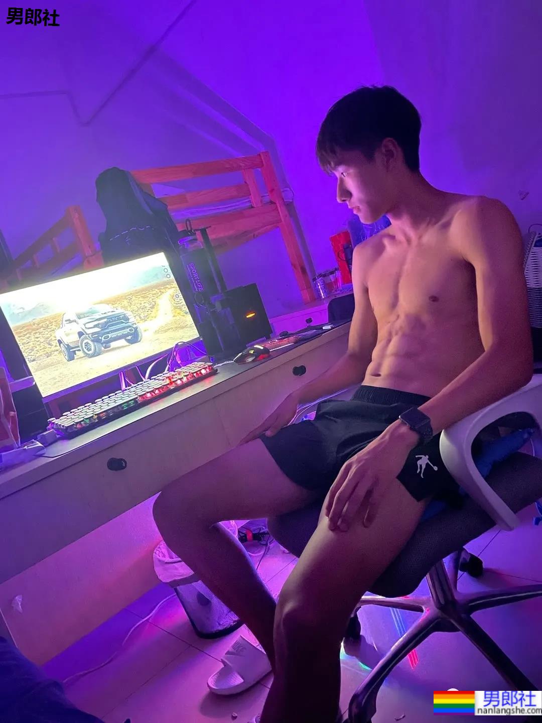 03年185CM腹肌体育生，嗷呜超凶！-51虹马