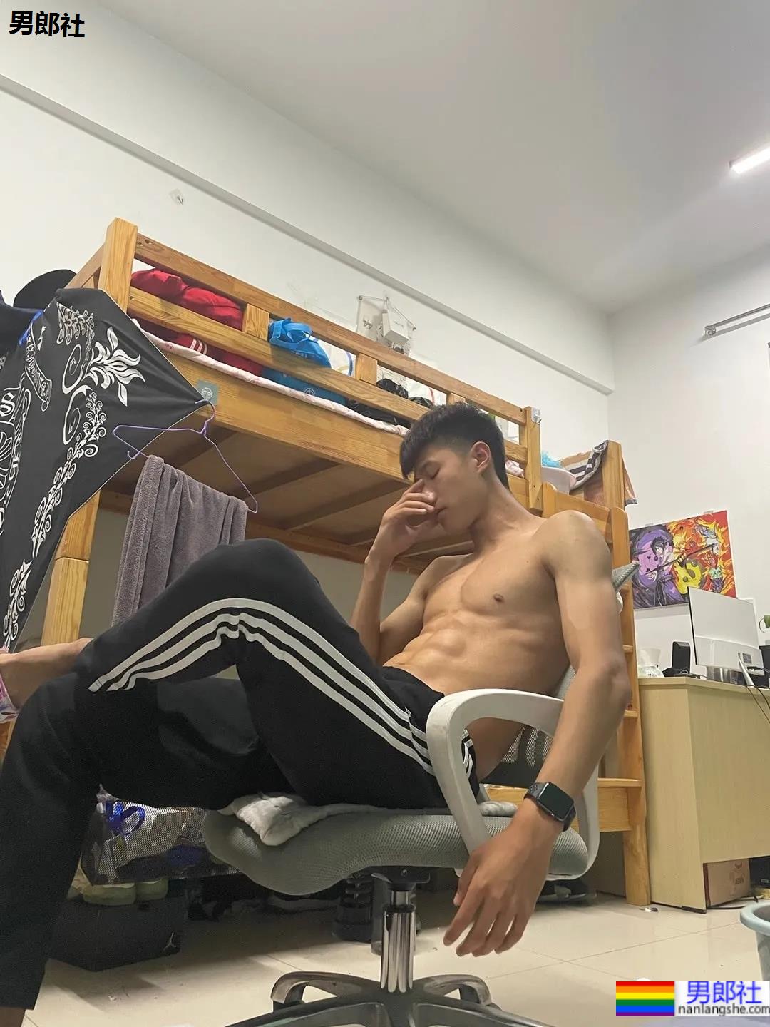 03年185CM腹肌体育生,嗷呜超凶! - 51虹马 03年185CM腹肌体育生,嗷呜超凶! - 51虹马