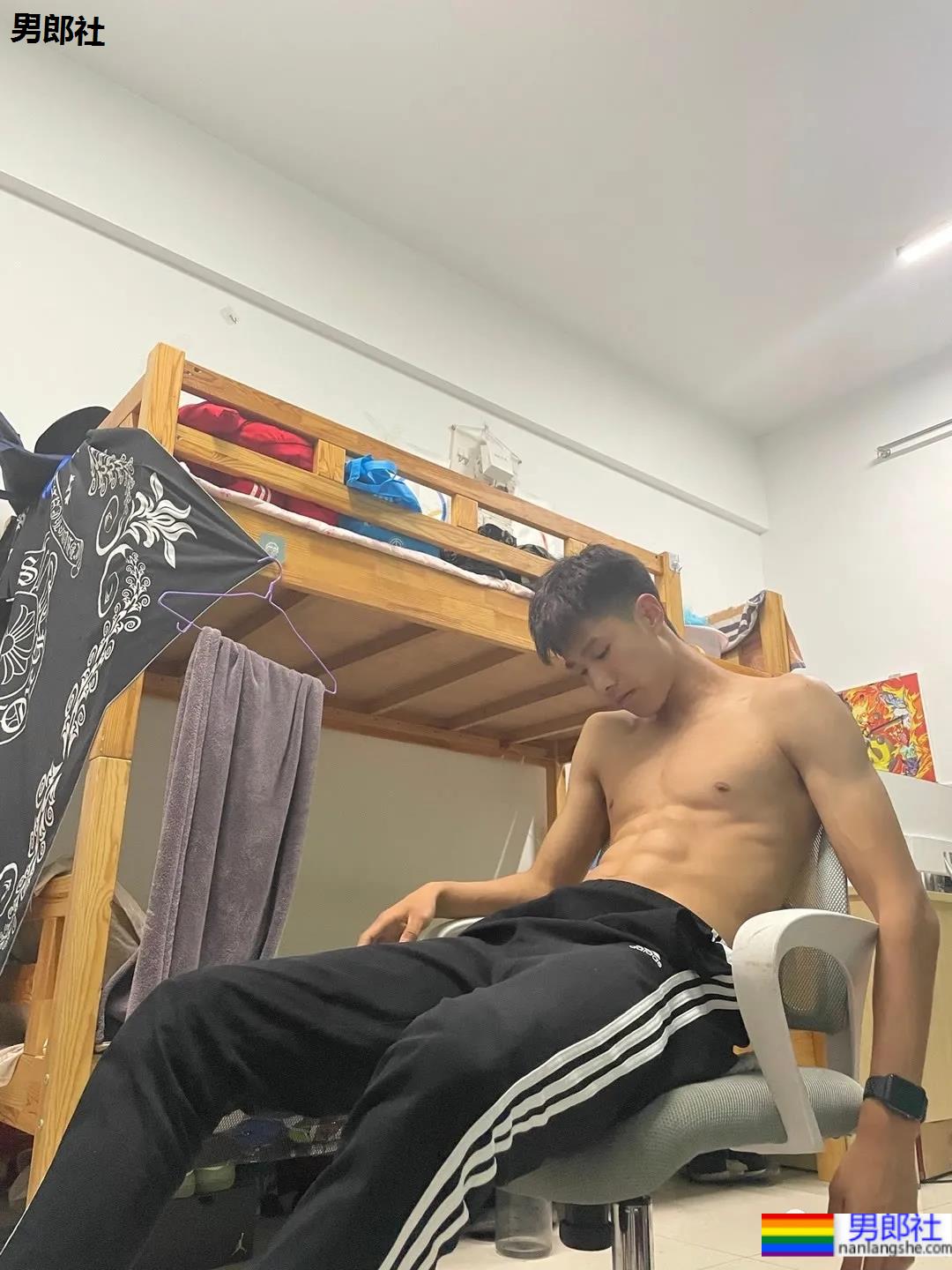 03年185CM腹肌体育生,嗷呜超凶! - 51虹马 03年185CM腹肌体育生,嗷呜超凶! - 51虹马