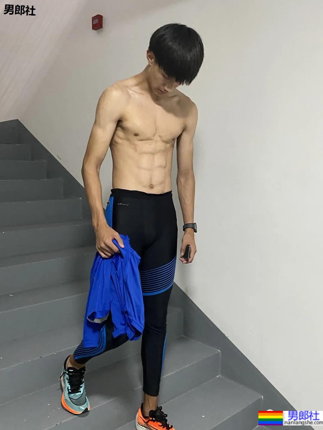 03年185CM腹肌体育生,嗷呜超凶! - 51虹马 03年185CM腹肌体育生,嗷呜超凶! - 51虹马