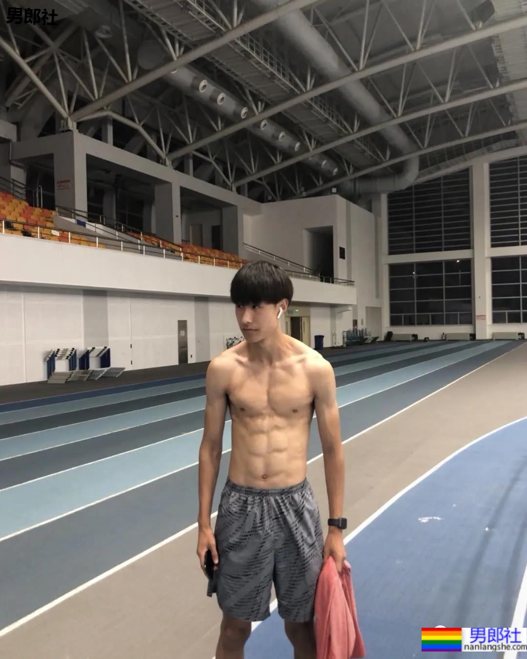 03年185CM腹肌体育生,嗷呜超凶! - 51虹马 03年185CM腹肌体育生,嗷呜超凶! - 51虹马