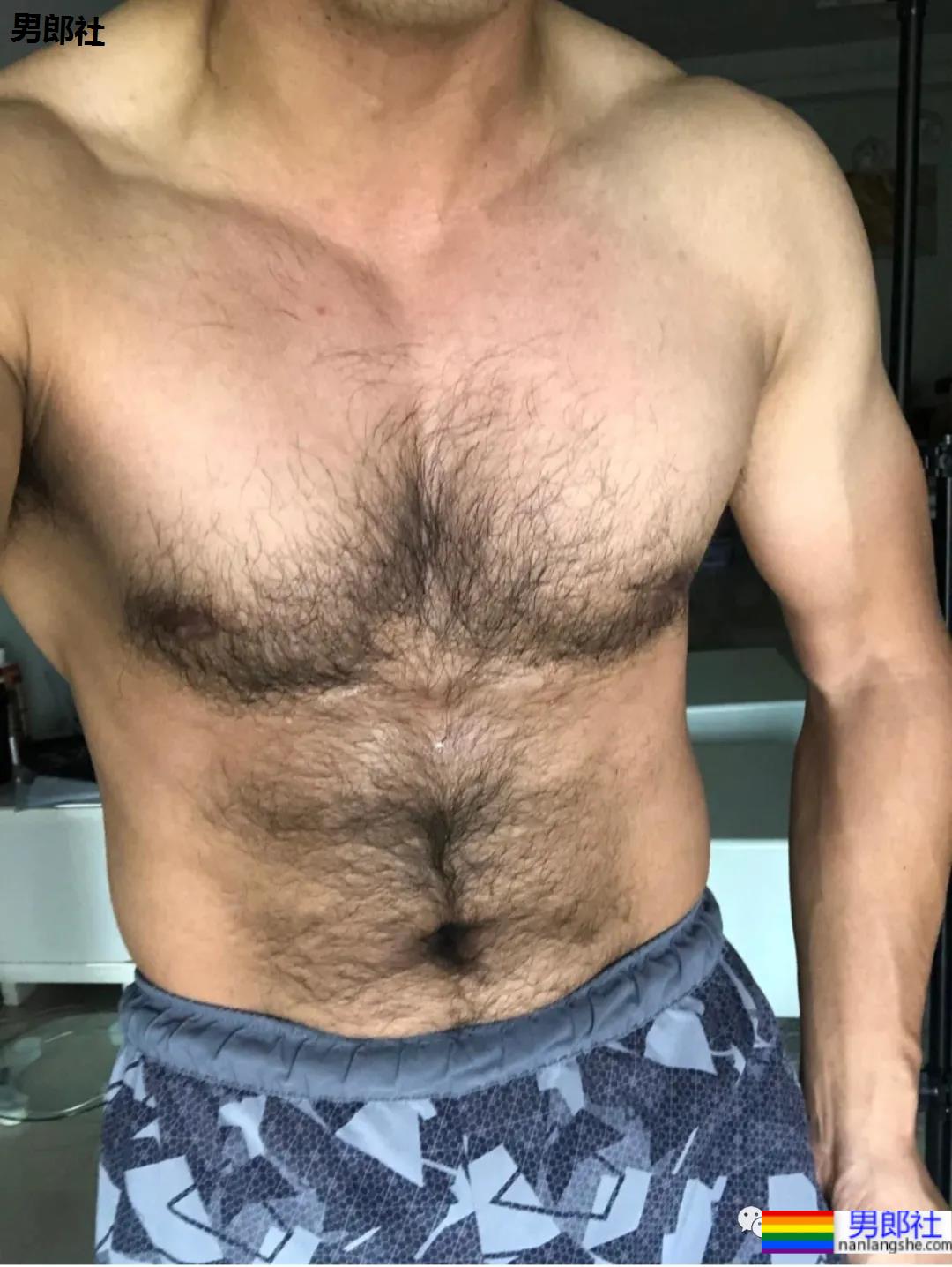 胸毛长满腹部的网红肌肉男，男性荷尔蒙到底有多浓！ - 51虹马