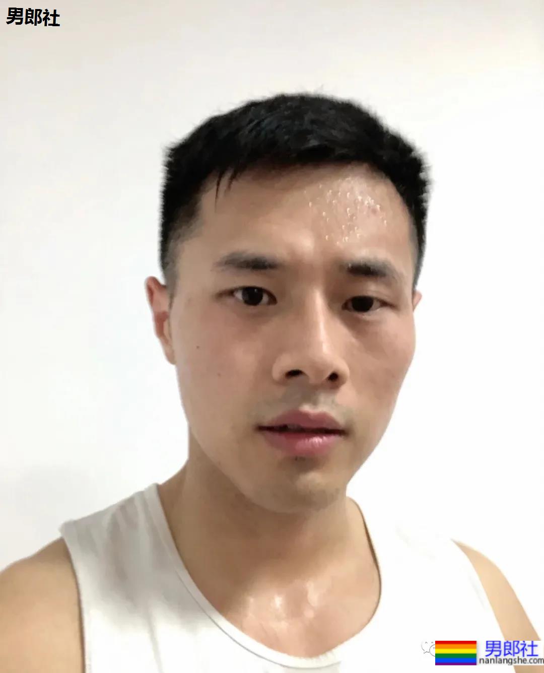 胸毛长满腹部的网红肌肉男，男性荷尔蒙到底有多浓！ - 51虹马