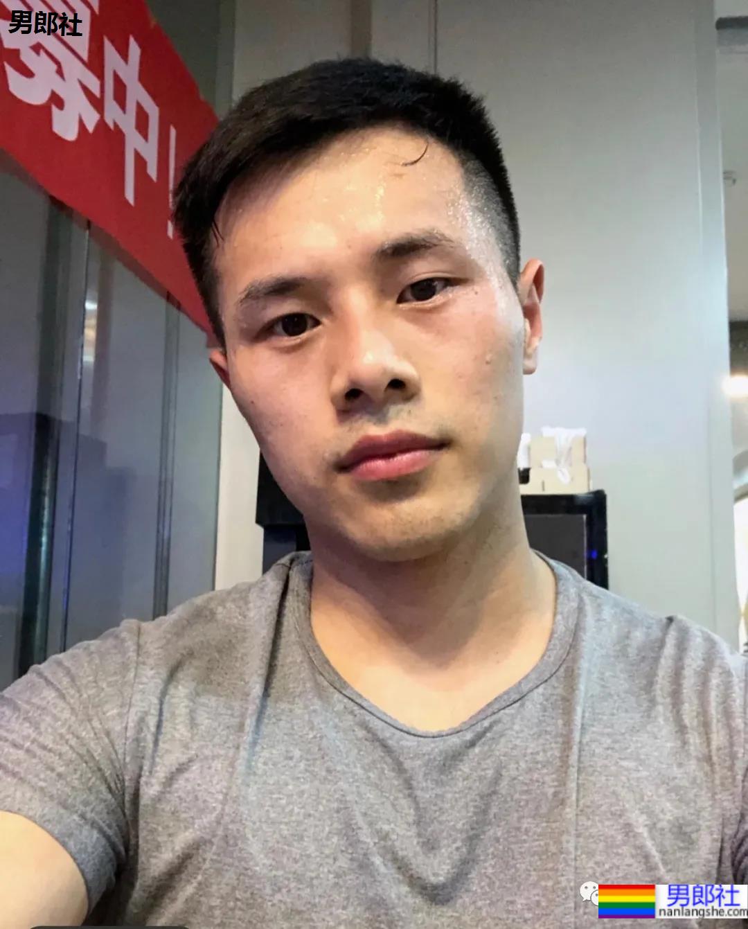 胸毛长满腹部的网红肌肉男，男性荷尔蒙到底有多浓！ - 51虹马