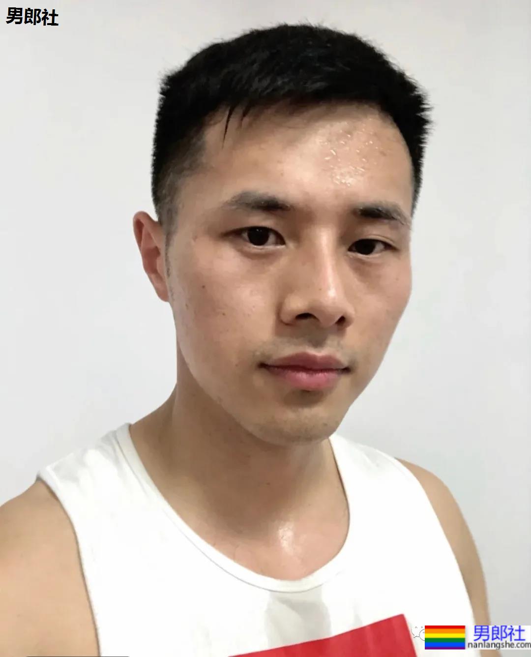 胸毛长满腹部的网红肌肉男，男性荷尔蒙到底有多浓！ - 51虹马