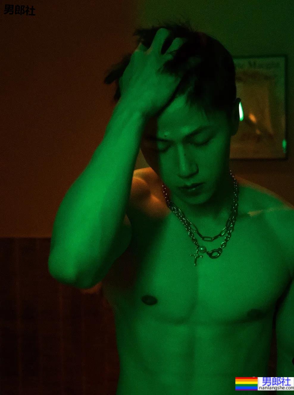 99年武汉小狼狗拍棒球运动大片，这身材太太太A了！ - 51虹马