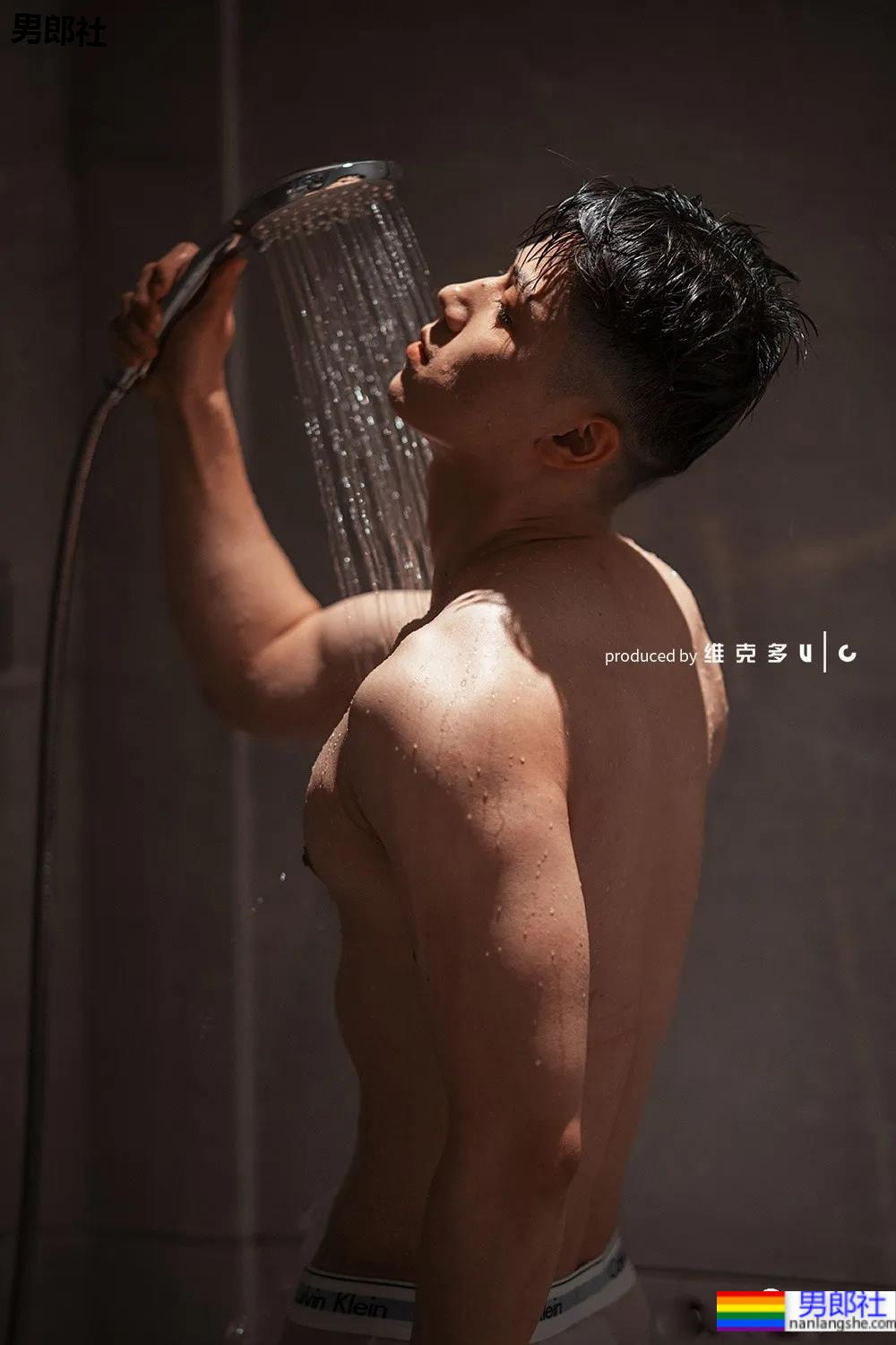 99年武汉小狼狗拍棒球运动大片，这身材太太太A了！ - 51虹马