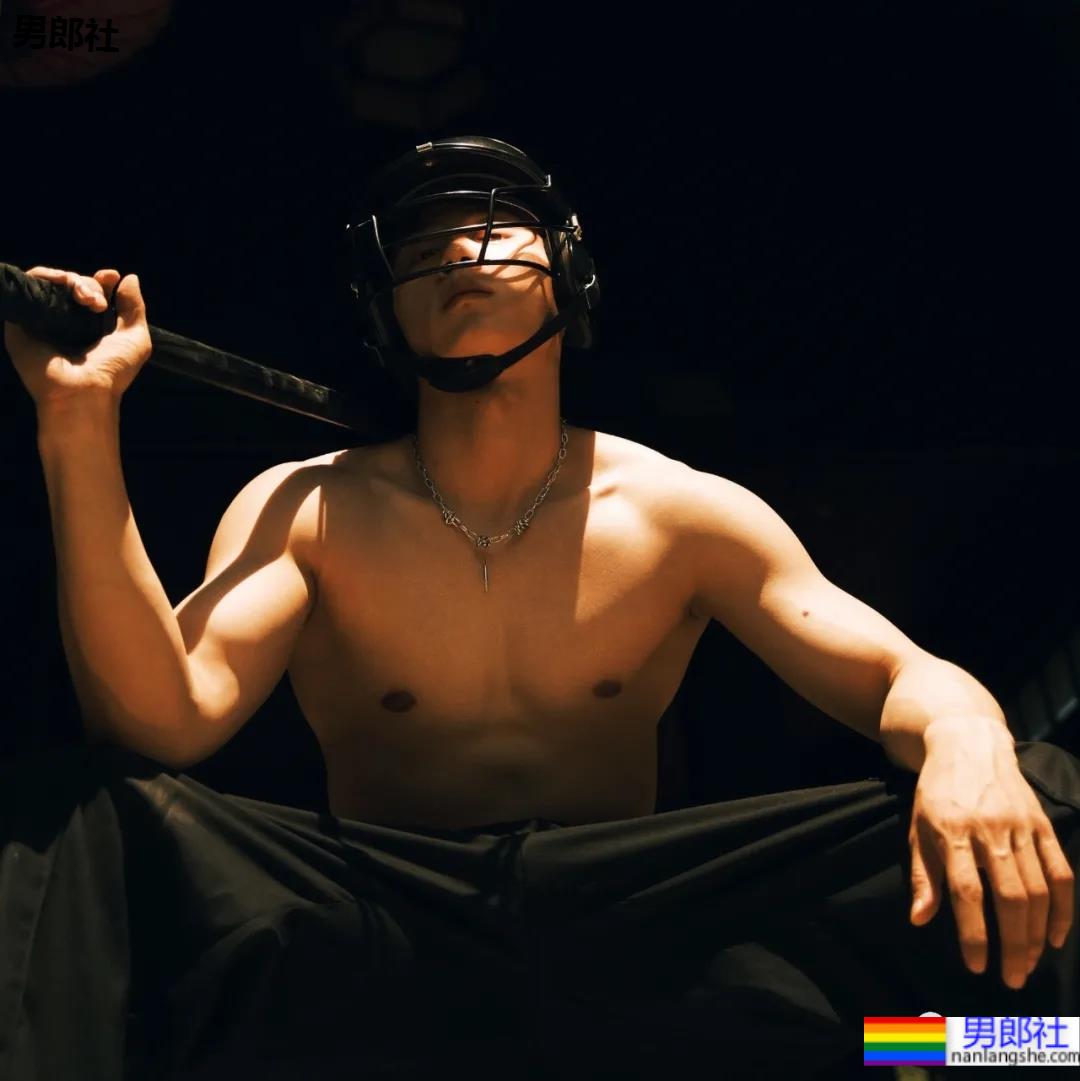 99年武汉小狼狗拍棒球运动大片，这身材太太太A了！ - 51虹马