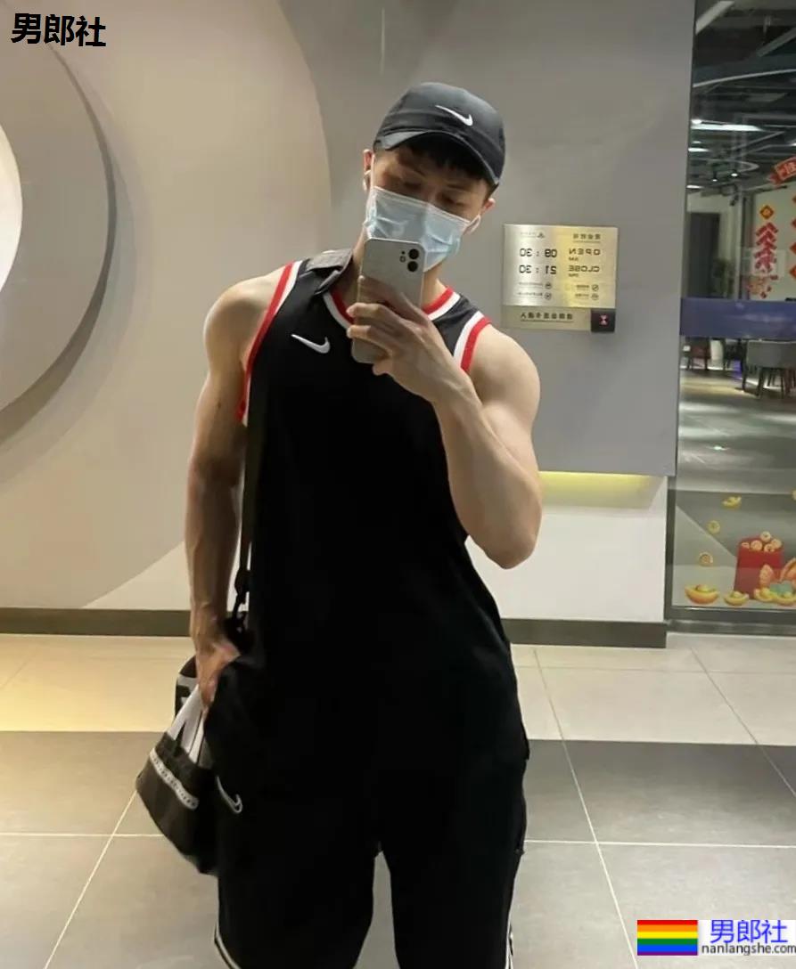 99年武汉小狼狗拍棒球运动大片，这身材太太太A了！ - 51虹马