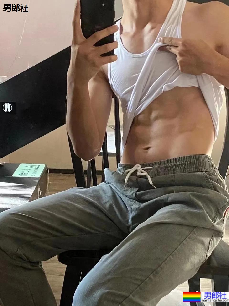 99年武汉小狼狗拍棒球运动大片，这身材太太太A了！ - 51虹马