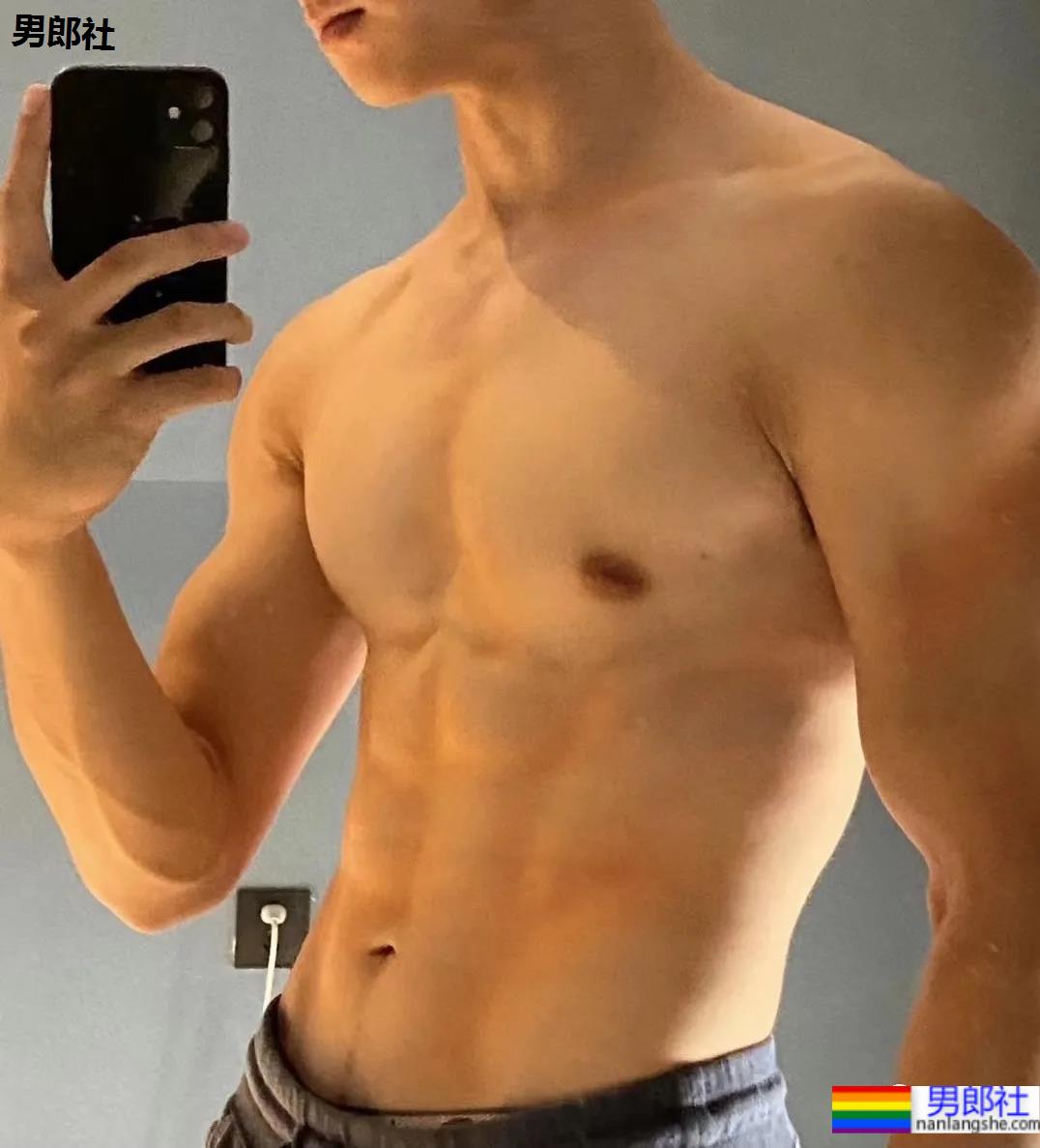 99年武汉小狼狗拍棒球运动大片，这身材太太太A了！ - 51虹马