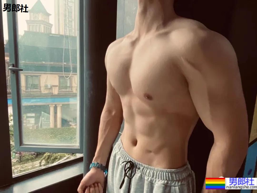 99年武汉小狼狗拍棒球运动大片，这身材太太太A了！ - 51虹马