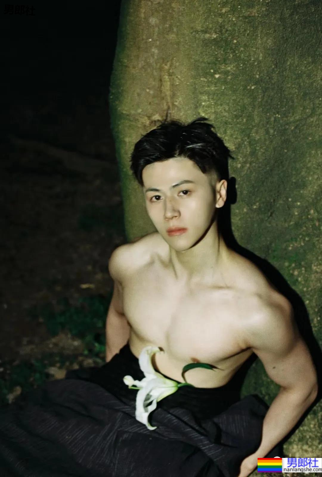 99年武汉小狼狗拍棒球运动大片，这身材太太太A了！ - 51虹马