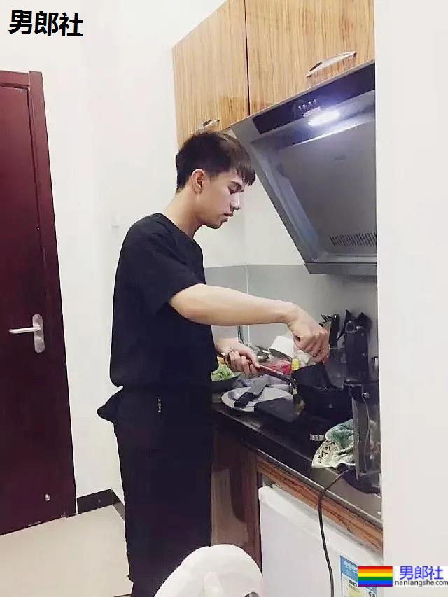 网红小鲜肉摄影师得了撩衣炫腹强迫症,成片竟比体育生还欲! - 51虹马 网红小鲜肉摄影师得了撩衣炫腹强迫症,成片竟比体育生还欲! - 51虹马