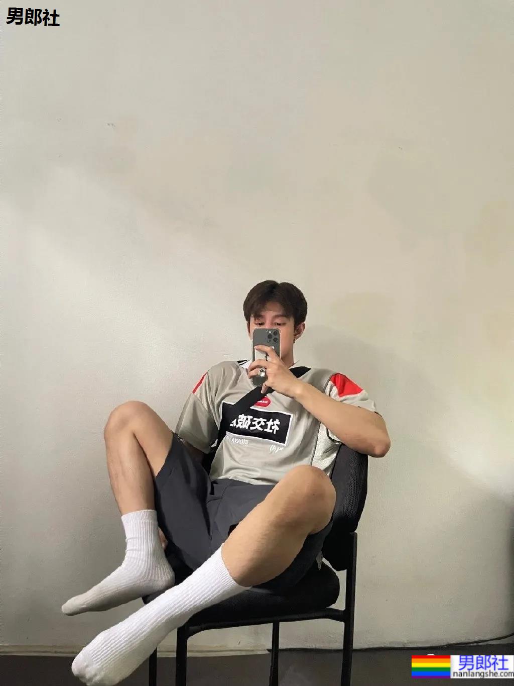 网红小鲜肉摄影师得了撩衣炫腹强迫症,成片竟比体育生还欲! - 51虹马 网红小鲜肉摄影师得了撩衣炫腹强迫症,成片竟比体育生还欲! - 51虹马